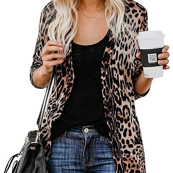 Tops - Leopard flowy cardigan